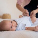 Urutan Langkah Mengganti Popok Bayi